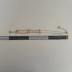 Collier Taormina – Sautoir cœurs dorés et perles roses