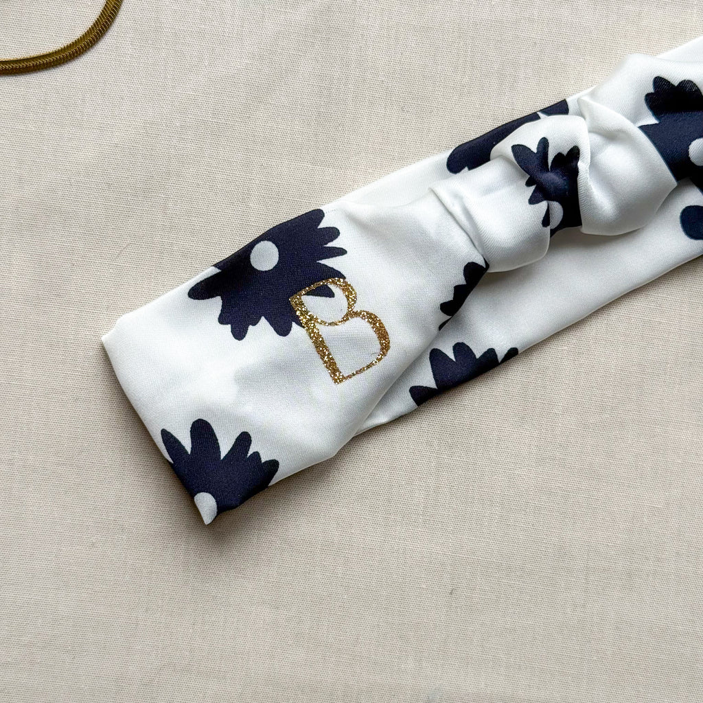 Bandeau Isadora en satin blanc à fleurs bleu marine