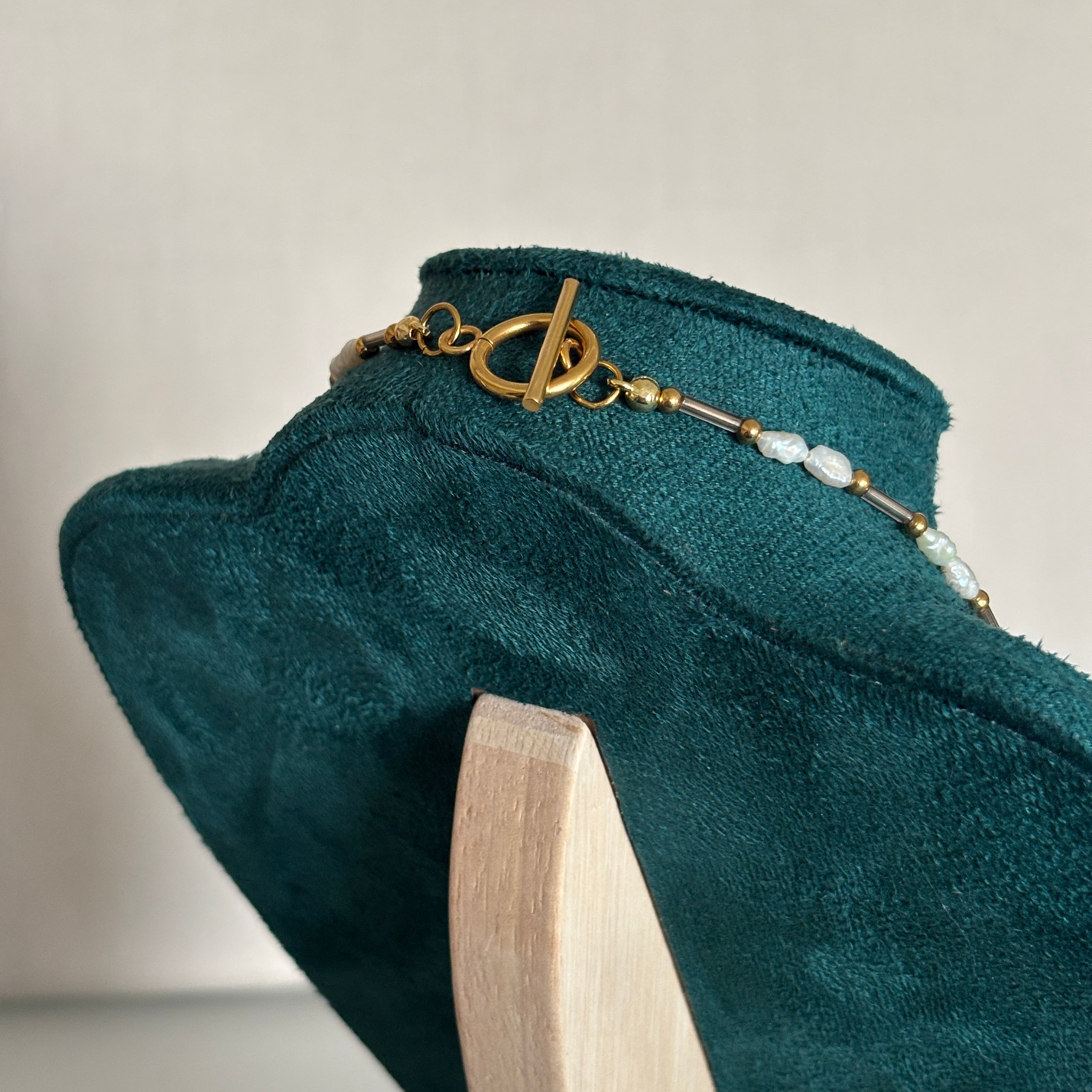 fermoir bijou artisanal bichoux shop collier milos sobre et elegant