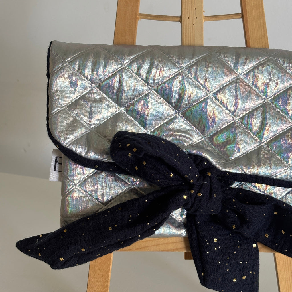 Pochette nouée holographique & gaze bleu marine