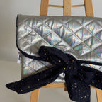 Pochette nouée holographique & gaze bleu marine