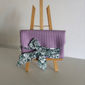 Pochette nouée matelassée violet & imprimé vert