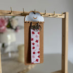 Porte-clés Rosea – Trèfles roses et rouges avec finitions argentées