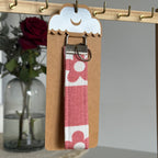 Porte-clés Calista - Fleurs rose et blanc avec finitions argentées