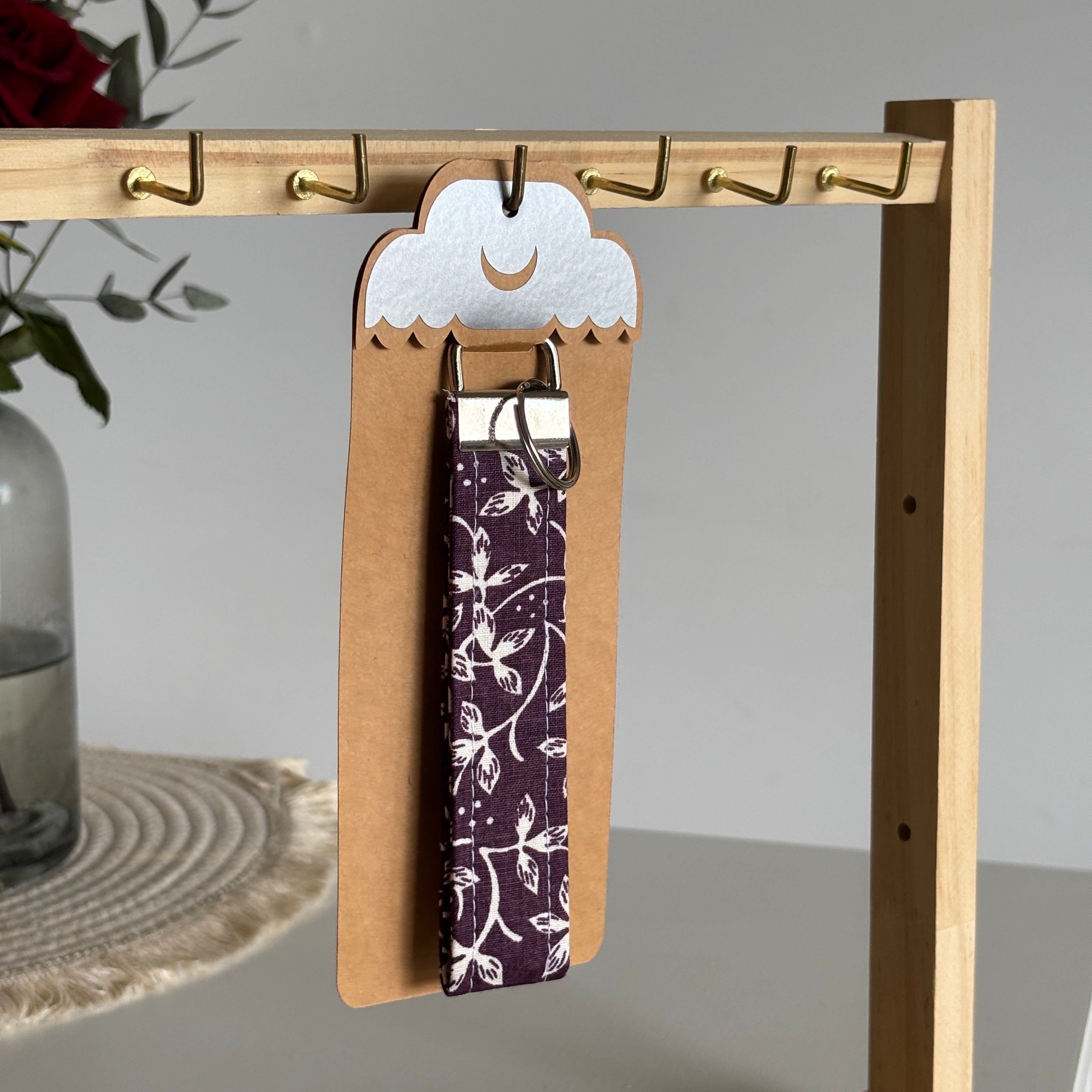 Porte-clés Rosalie - Prune fleurs blanches avec finitions argentées